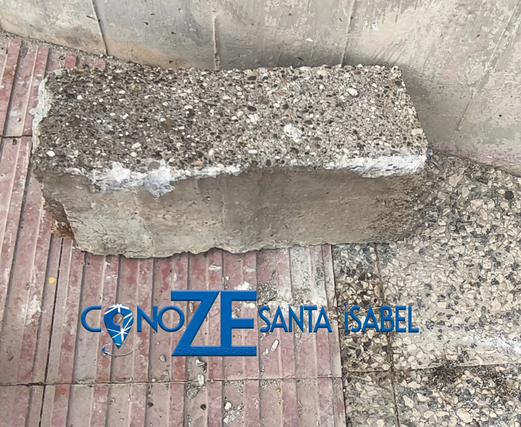 Se desprende un elemento de las vías del tren en la avenida de Cataluña de Zaragoza